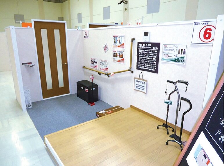 仙台屋　玄関を模した展示ブース