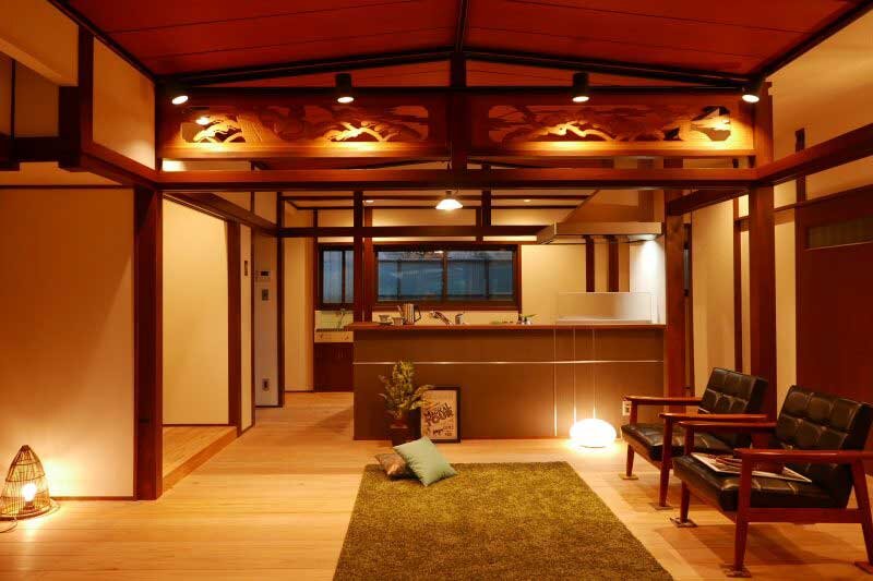 カワノ　After 補助金を活用し耐震・断熱性を向上。欄間が照らされるデザイン性の高い空間となった。