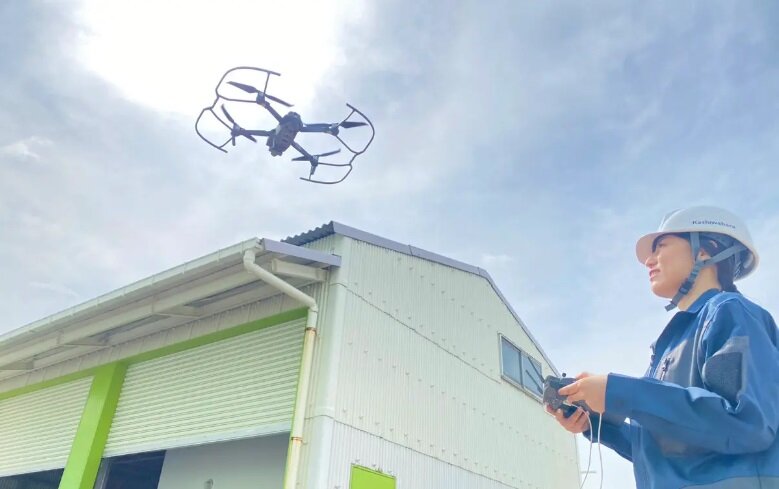 カシワバラ・コーポレーション　「DroneRoofer」を用いて調査するのは物流倉庫の屋根、工場のスレート屋根など昇降設備がない場所が多い