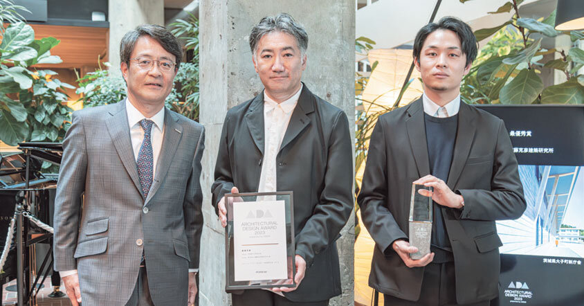 最優秀賞受賞の遠藤克彦氏とケイミュー木村均社長