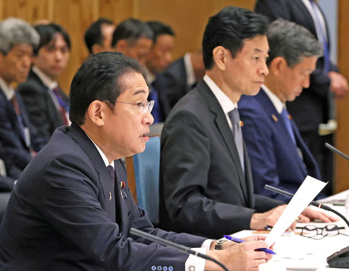 エコワークス　GX実行会議に臨む岸田文雄首相と西村康稔GX実行推進担当大臣兼経済産業大臣