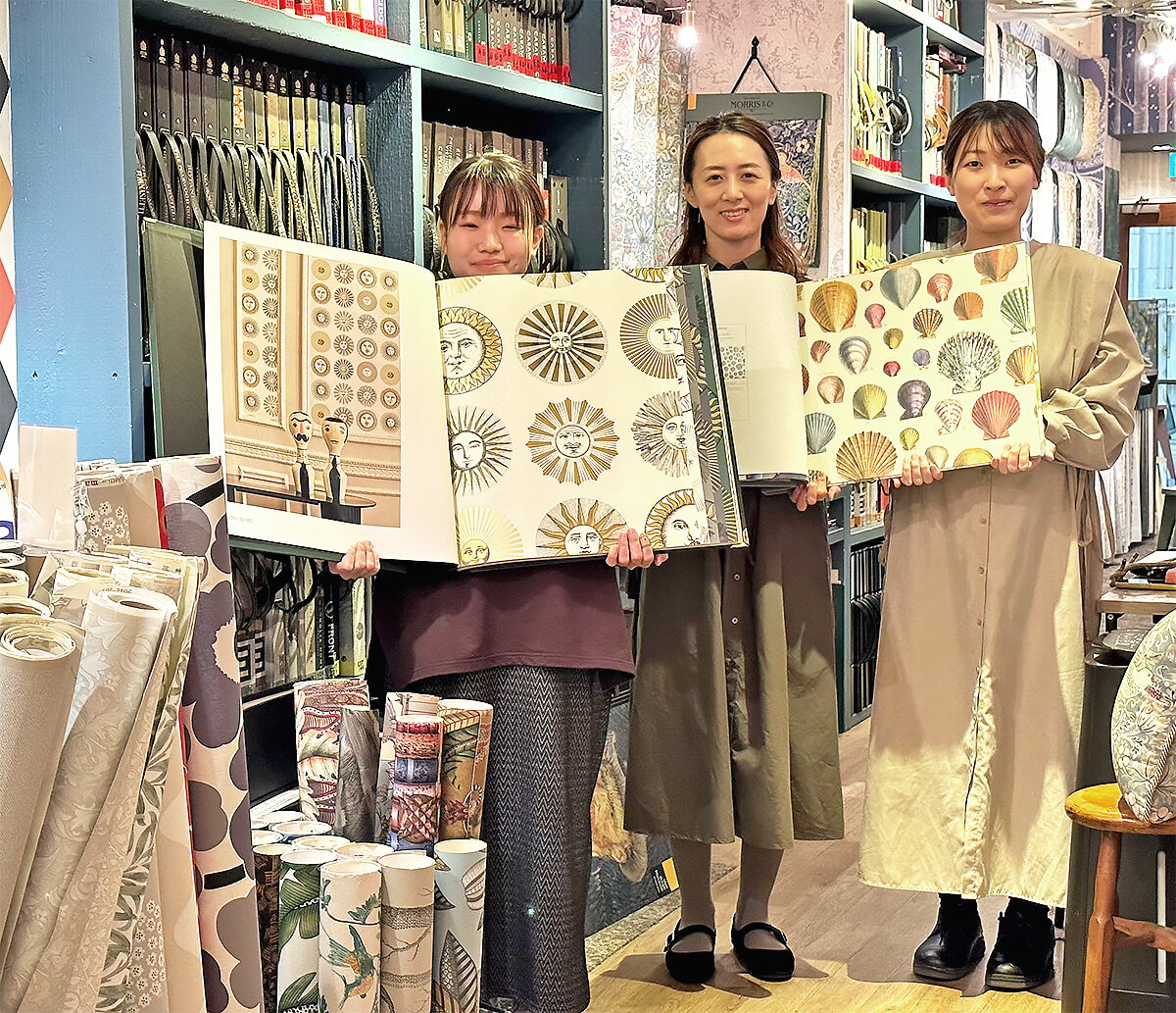 森熊　森熊は壁紙とペイントのショールーム「WALLPAPER HOUSE（ウォールペーパーハウス）」を運営している