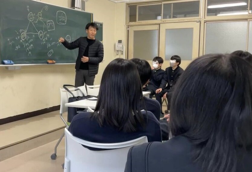 ホームサービス植木　高校生向けにお金をテーマとした講演会を行った