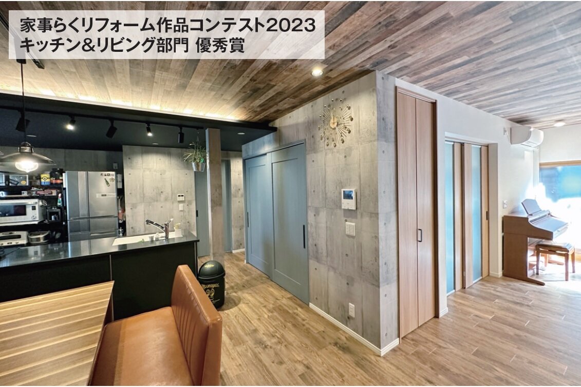 シーエムシー　対面キッチンに変更。キッチンはトレーシア（タカラスタンダード）。天井高を高く、空間を広く見せるような天井クロスを選んだ。玄関、洗面室、寝室、趣味の部屋などの動線を意識しバリアフリーを取り入れた
