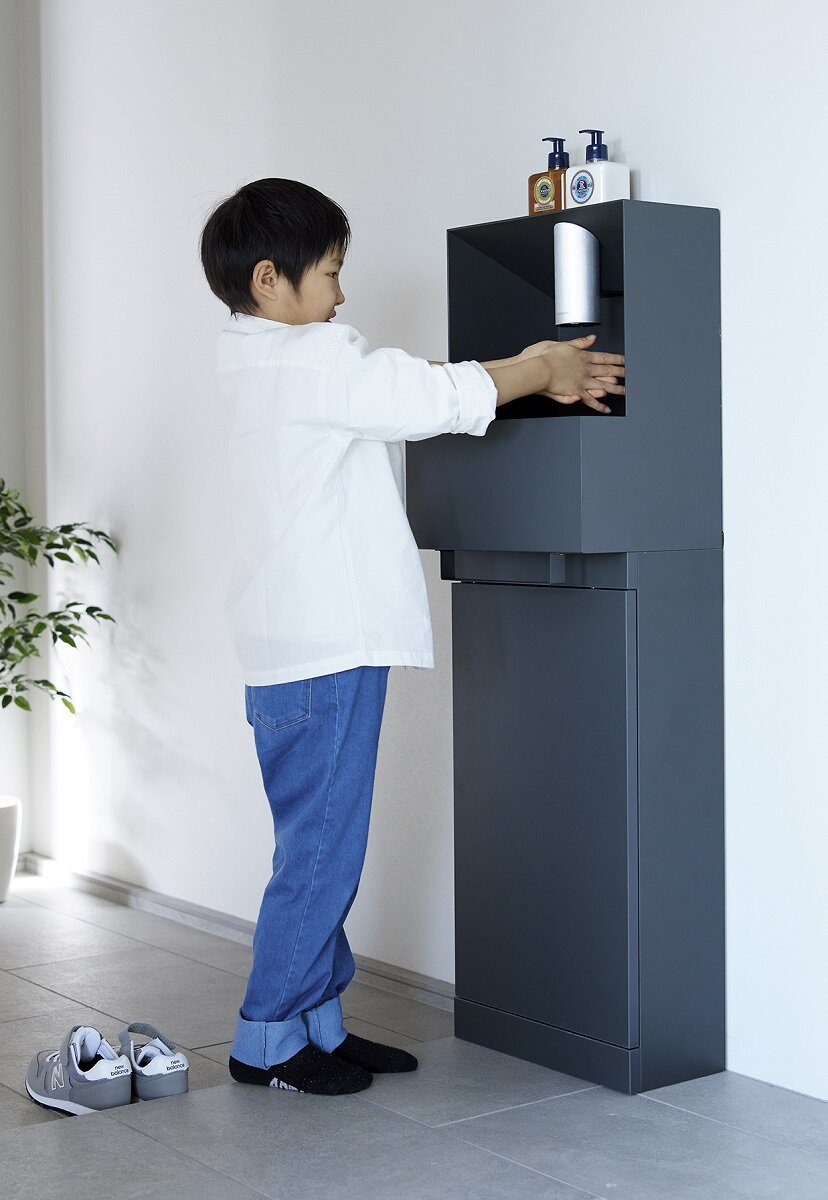 ミズタニバルブ工業　ボックス有の黒色。上にハンドソープも置ける普段使いが可能