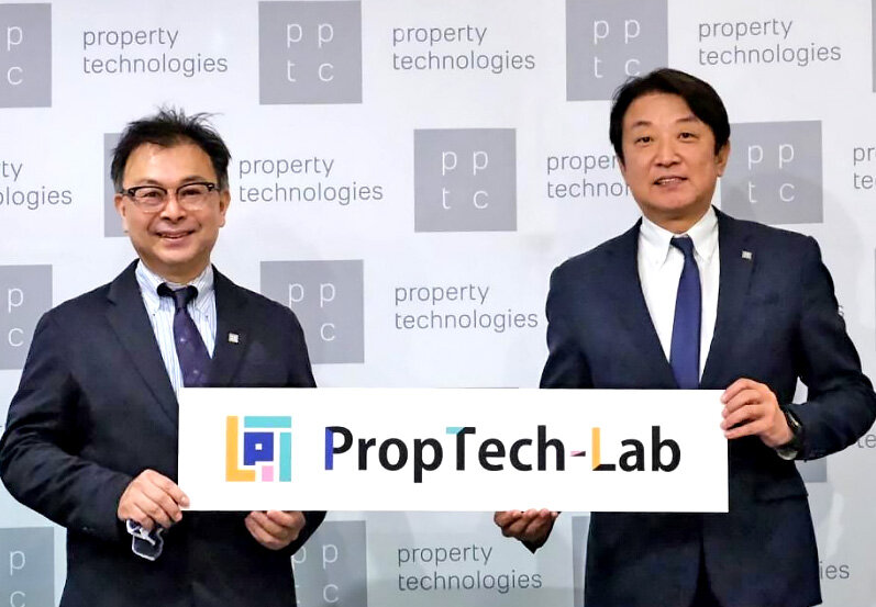property technologies　左が清水教授、ラボの所長に就任