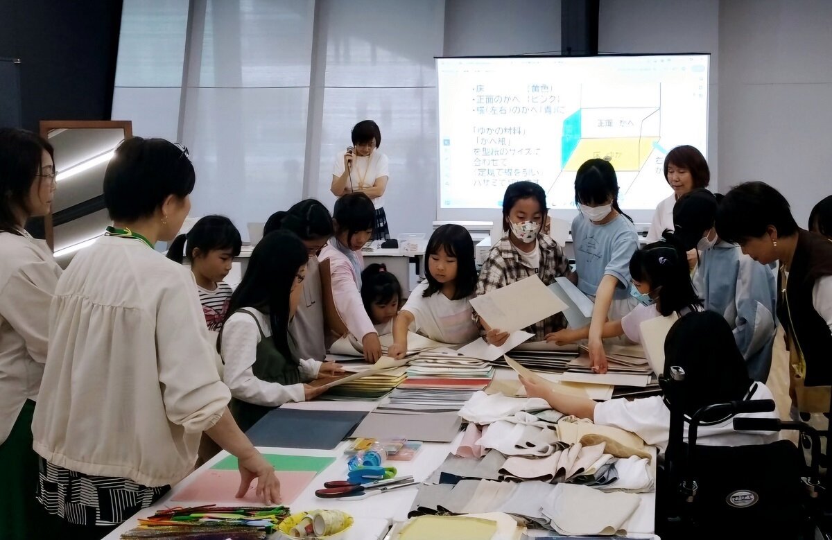 インテリアコンシェルジュMEGU　子どもたちがケーキボックスで作った家