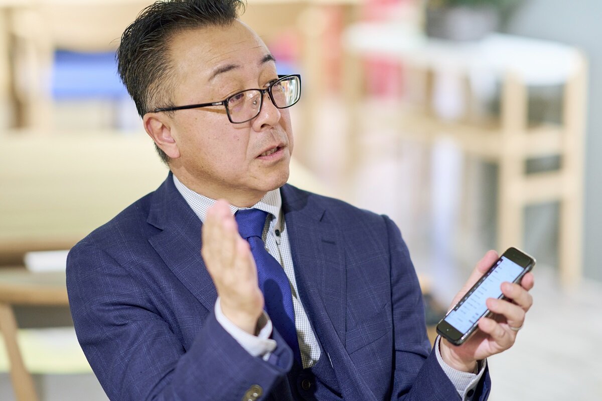 鈴与ホームパル　毎朝通勤の新幹線内でスマホから業績管理をするのが日課という
