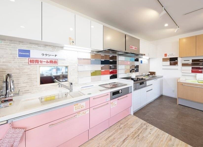 CONY JAPAN　牧方店の内装。専門店では水回りに特化