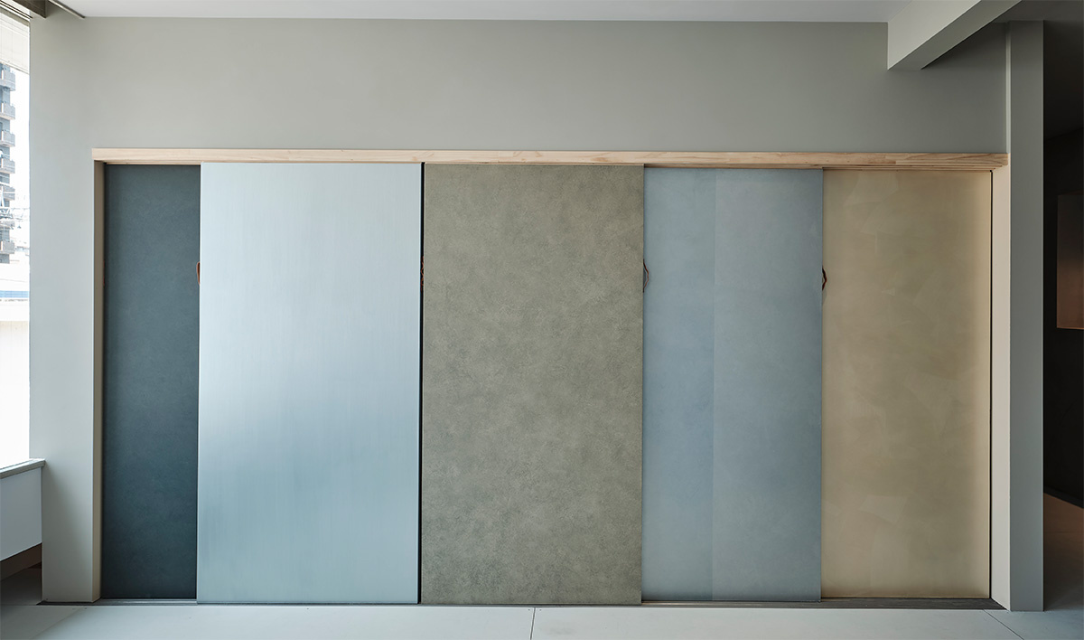 NENGO PORTER'S PAINTS SHOWROOM　大判サンプルが多数見られる