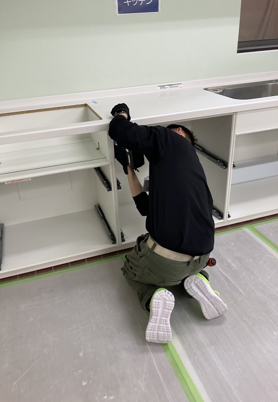 紅中　大阪府高槻市の学校では、実践を通じて施工スキルを学ぶ