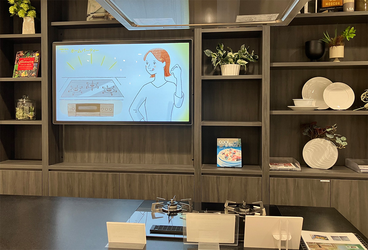 東京ガス　モニターではコンロで毎日が楽しくなるような活用動画を上映