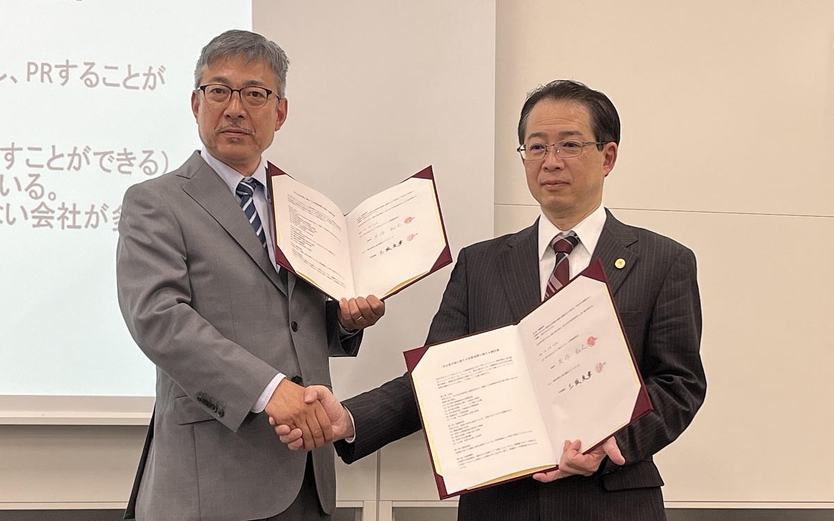ひょうご安心リフォーム推進委員会　ひょうご安心リフォーム推進委員会の矢作和之理事長（左）と地方創生パートナーズの三坂友章代表理事