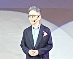 登壇した小村氏。賃貸管理会社の未来について言及した