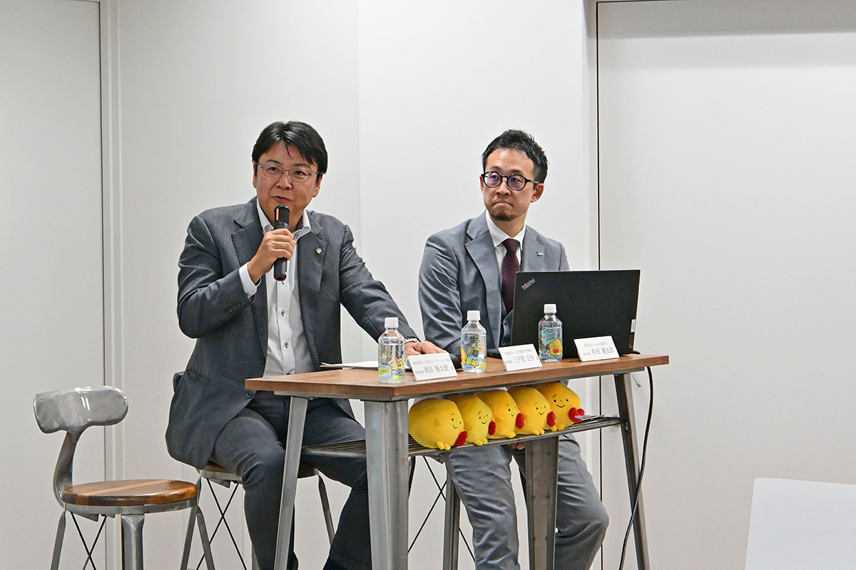 日管協常務理事の三戸部正治氏（左）といえらぶGROUP執行役員和田健太郎氏（右）