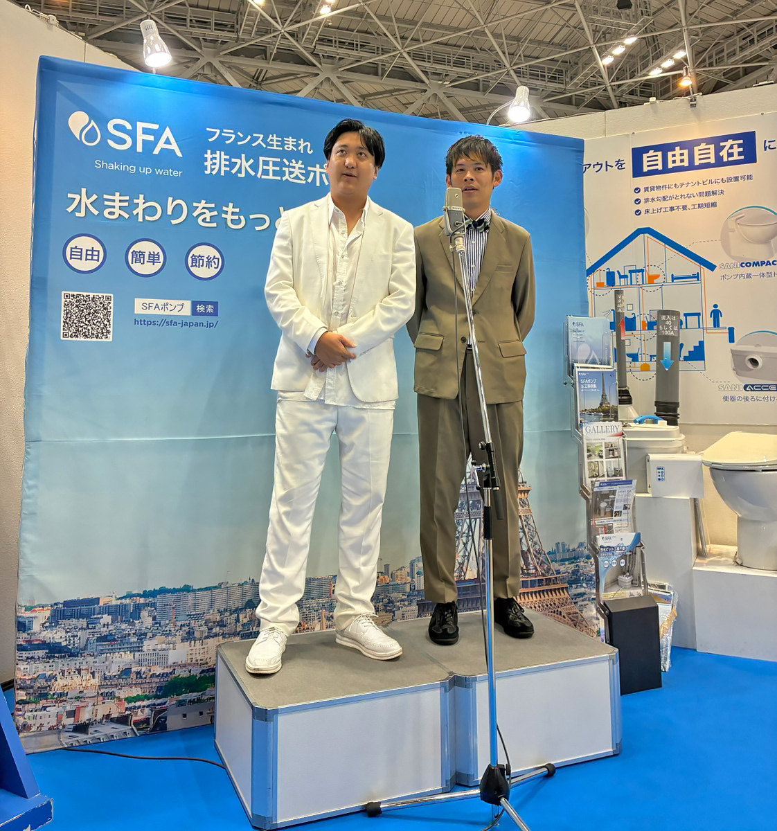 SFAJapanの出展ブースのステージに立つカカロニ
