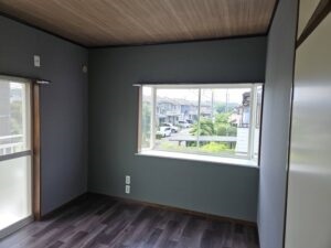同社がリフォームした物件。アクセントクロスで部屋全体の雰囲気を作る