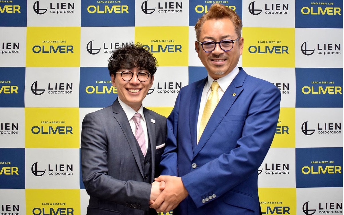 左からリアンコーポレーションの五嶋伸一社長、オリバーの小川博司社長