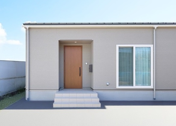 住宅再建支援営業所は、耐震性と断熱性を備えた平屋