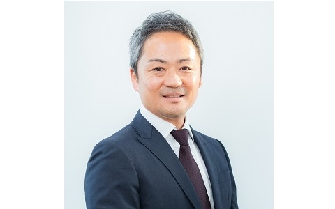 代表　西上正通氏