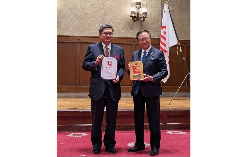 認定式に参加した小林社長と黒岩知事