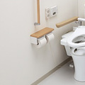 TOTO、「トイレリフト」発売　はね上げ式アームレスト付き