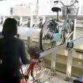 ユーイーエスエンジニアリング、軽く上げ下げできる自転車用駐輪設備