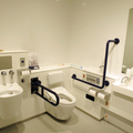 TOTO、多機能トイレをコンパクト化