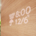 凸版印刷、天気や家族の予定を表示するIoT壁紙を開発
