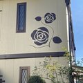 白川工芸社、アート塗装で壁にデザインを