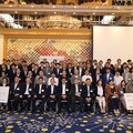 スパリア、Ou2が3冠を達成