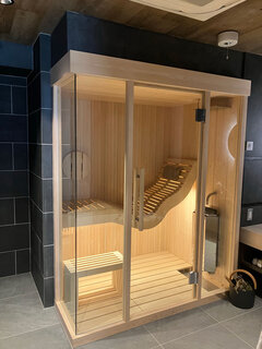 秀建、SAUNAGE（サウナ―ジュ）を開発、販売開始