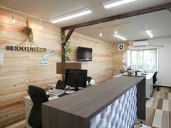 朝日リビング、社員自らの手で事務所改装、材料は端材や廃棄品