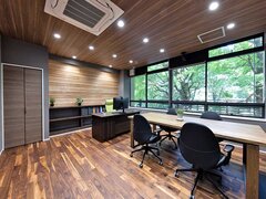 ポラスが東京大学の教室をリノベ、12時間過ごす空間に木のぬくもりを