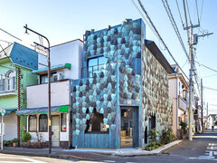 ウチノ板金、築52年の空き店舗をリノベーションで板金技術光るカフェに、隈研吾氏がデザイン監修