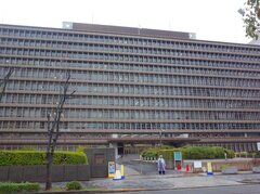 大阪高裁、女児死亡でYKK APと土屋ホームトピアに賠償命令　両社の見解は