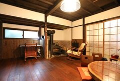 築100年の古民家を改修「昭和体験宿Rin」、五右衛門風呂や囲炉裏に触れる