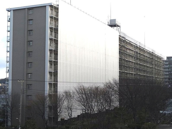 修繕中のマンションの様子
