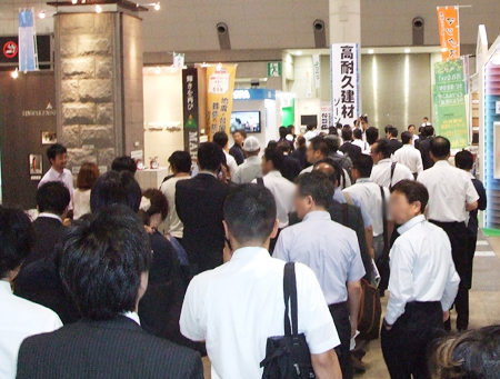 全国から住宅業界人が集まり賑わう場内