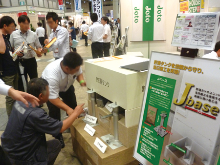 城東テクノブースは１日で施工可能な貯湯タンクの架台が人気を呼んだ
