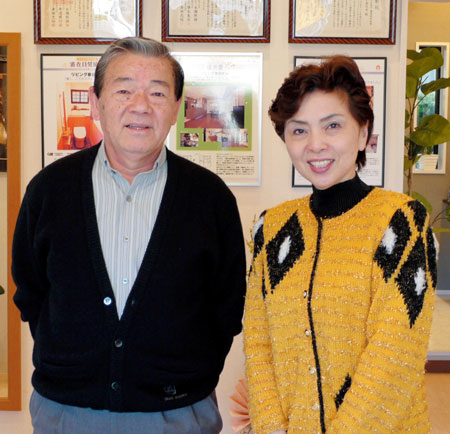 リビング春日井　小坂隆史社長・井上準子店長