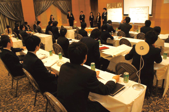 新人が合同で研修会