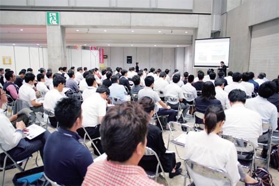 チケット完売、100人近い出席のセミナーも多数あり、最新ノウハウに関心を持つ経営者が多かった。