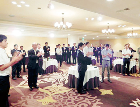 和やかな交流会の様子