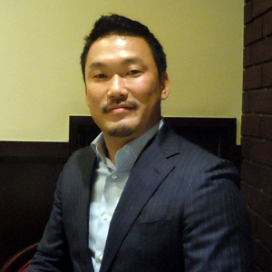 ダブル　間宮進介社長