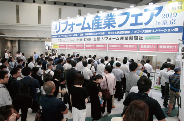 開場した10時頃には、すでに多くの来場者が列を作っていた