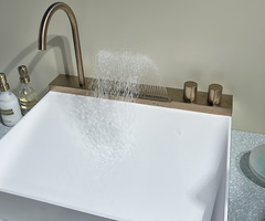 【ISHトレンド通信10】Avalegra AquaUnitなど高級水栓を一堂に展示